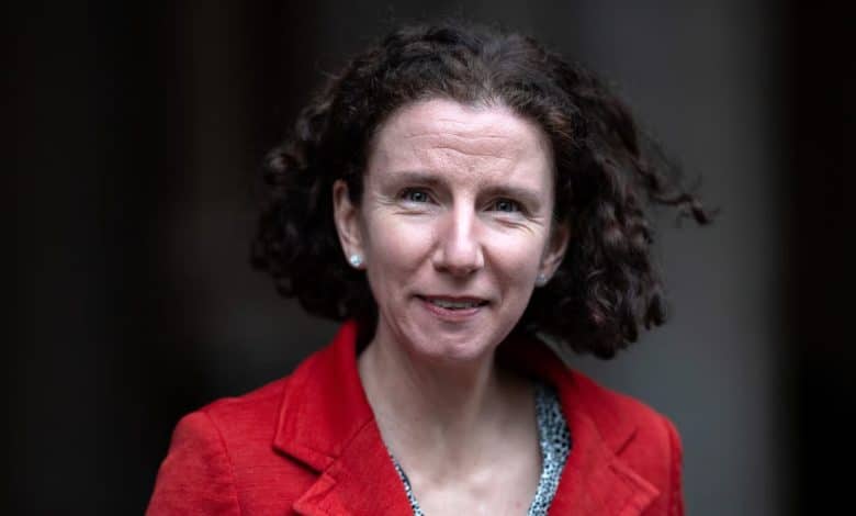 وزيرة التنمية الدولية البريطانية