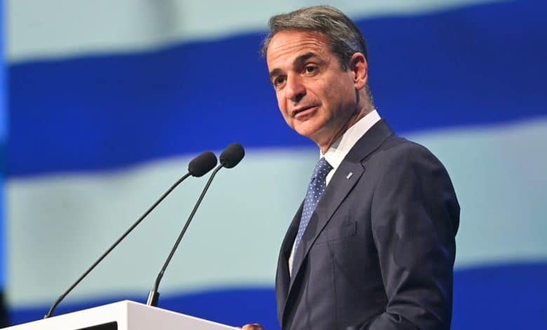 رئيس الوزراء اليميني الوسطي كيرياكوس ميتسوتاكيس