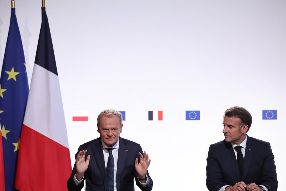 ماكرون وتوسك