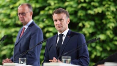 الرئيس الفرنسي إيمانويل ماكرون، والمستشار الألماني فريدريش ميرتز