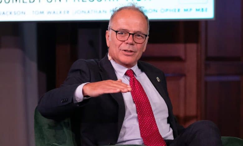 النائبان بيتر برينسلي وسايمون أوفر