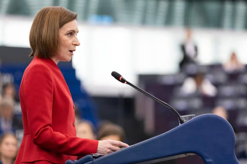 الرئيسة مايا ساندو