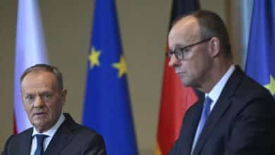 رئيس الوزراء البولندي دونالد توسك والمستشار الألماني فريدريش ميرز