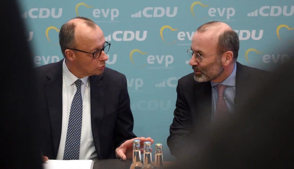 المستشار الألماني فريدريش ميرز ورئيس الحزب مانفريد ويبر