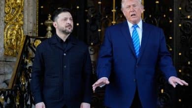 الرئيس الأمريكي دونالد ترامب ونظيره الأوكراني فولوديمير زيلينسكي