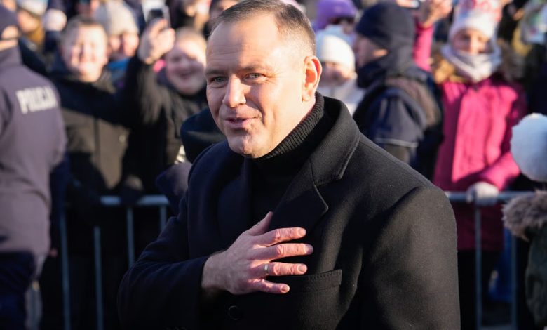 الرئيس البولندي القومي كارول ناووركي