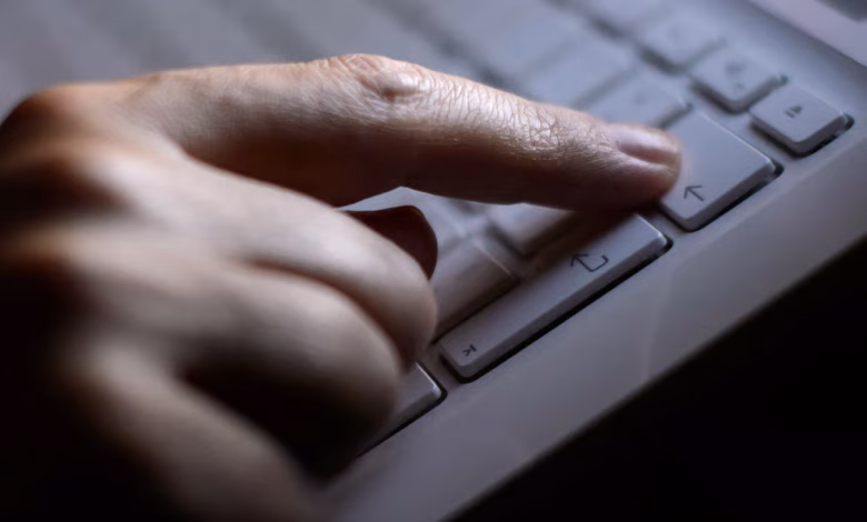 أوروبا تحظر فحص الرسائل وتفتح مواجهة بين الخصوصية وحماية الأطفال