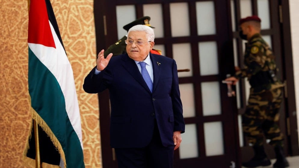 مفاوَضات سرية يقودها عباس للإفراج عن أموال المقاصة مقابل إقناع جنوب أفريقيا بإسقاط شكوى محكمة العدل