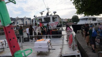 سفينة "كايت" تبحر من بريستول نحو غزة بنشطاء يروون تعرّضهم للضرب والاحتجاز في رحلات سابقة