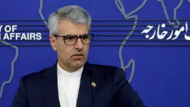 طهران تمنع موظفَين في السفارة الفرنسية من العودة إلى إيران وتتهمهما بخرق اتفاقية فيينا