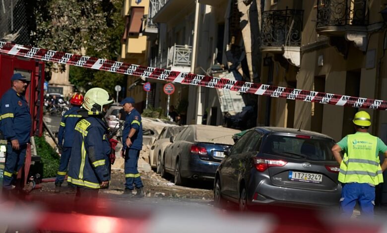 انهيار مبنى قرب الأكروبوليس في أثينا إثر انفجار قوي وإصابة شخصين