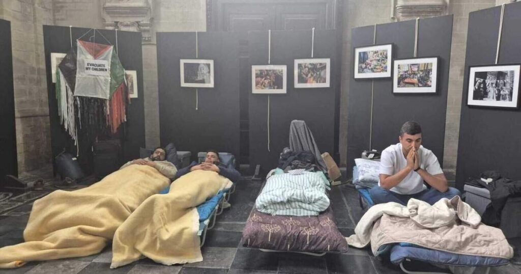 إضراب جوع في بروكسل للمطالبة بإنقاذ عائلات فلسطينية عالقة بغزة
