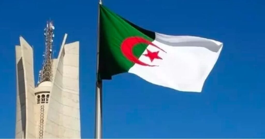 سفنتان حربيتان من حلف الناتو ترسان في ميناء وهران الجزائري لتعزيز التعاون العسكري