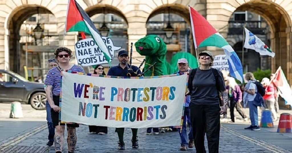 ارتفاع قياسي في الاعتقالات البريطانية المرتبطة بالإرهاب مع حظر حركة فلسطين أكشن