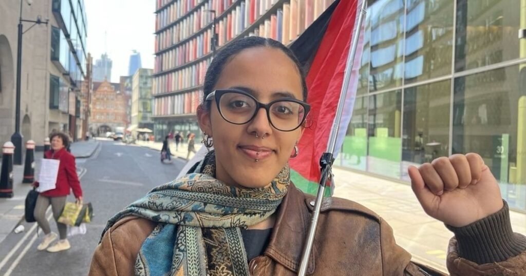 محكمة بريطانية تبرئ الناشطة سارة كوت من تهمة الإرهاب