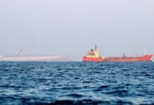 الاتحاد الأوروبي يحذر من تداعيات اقتصادية عالمية محتملة بسبب تهديد الحوثيين لممر باب المندب