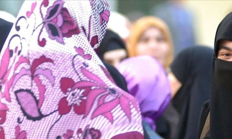 المجلس الإسلامي الفرنسي يطالب الدولة بحماية حق المرأة في ارتداء الحجاب