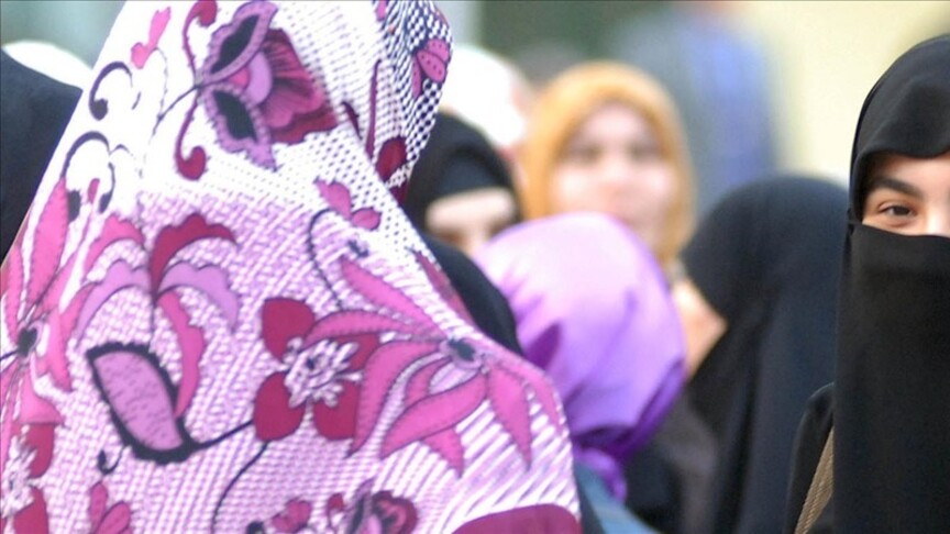 المجلس الإسلامي الفرنسي يطالب الدولة بحماية حق المرأة في ارتداء الحجاب