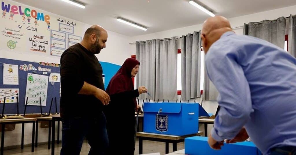 تاريخ طويل من التردد بين المقاطعة والمشاركة في انتخابات الكنيست لفلسطينيي الداخل