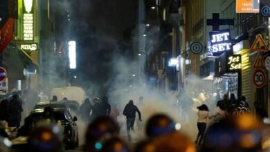 بوليتيكو: فرنسا على حافة أزمة مالية واجتماعية