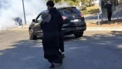 مشهد أم مغربية في فرنسا يثير جدلاً حول التربية والقانون