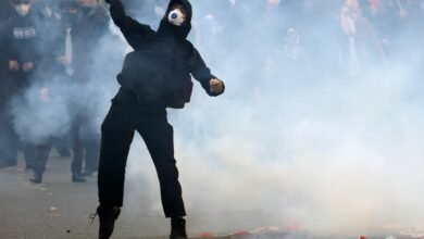 احتجاجات التعليم في فرنسا تعقد خطط خفض العجز