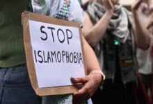 تفاقم معاداة المسلمين في أوروبا وتبني الأحزاب الوسطية لأجندة اليمين المتطرف