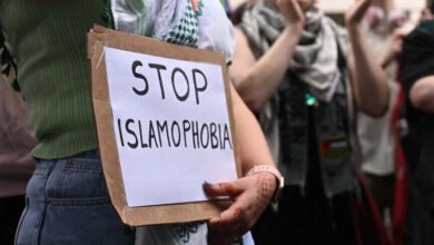 تفاقم معاداة المسلمين في أوروبا وتبني الأحزاب الوسطية لأجندة اليمين المتطرف