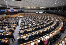 البرلمان الأوروبي يطالب بتجميد أموال الحوثيين وإدراجهم في قائمة الإرهاب